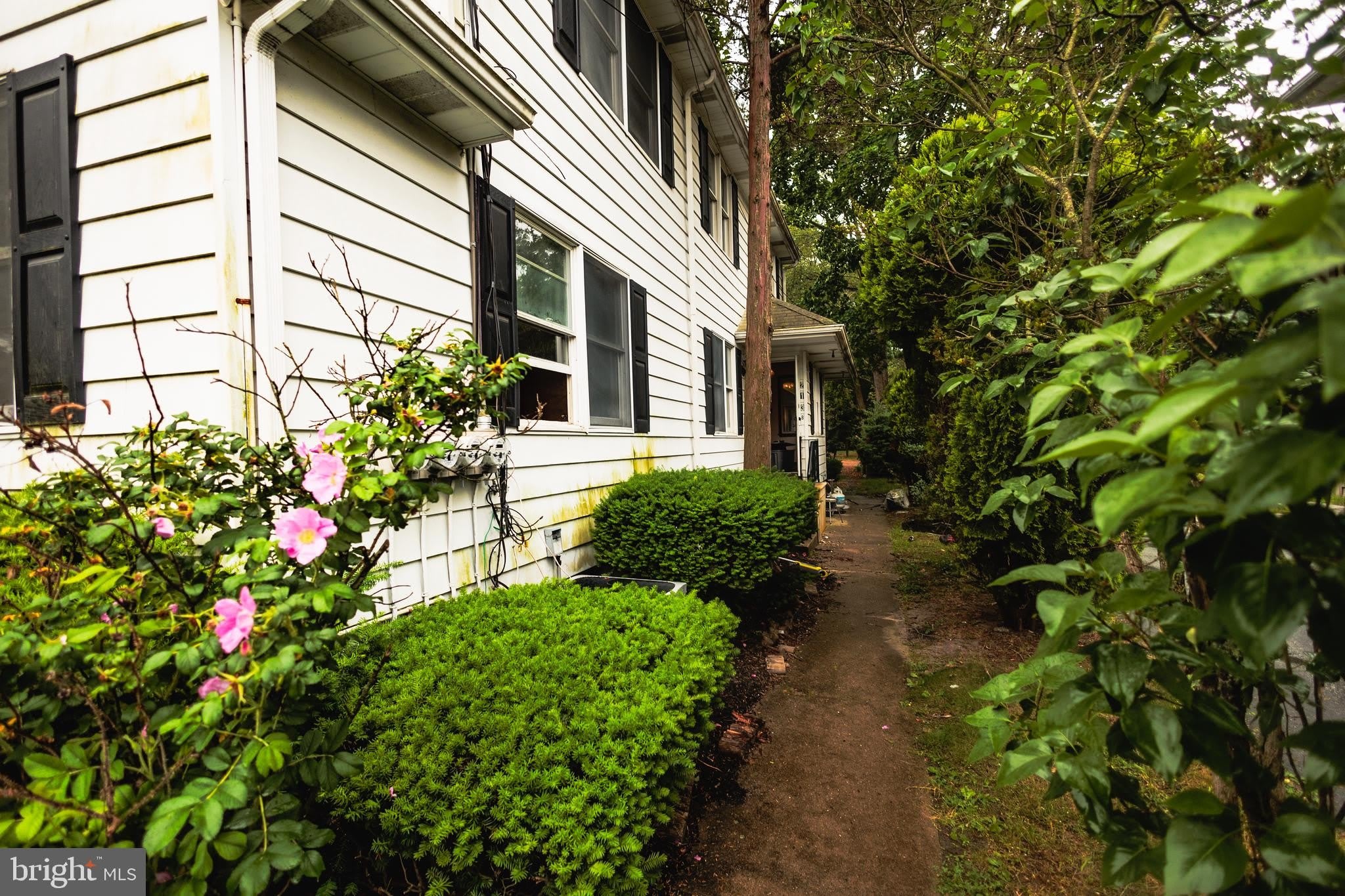 213 Laurel Avenue – photo 4