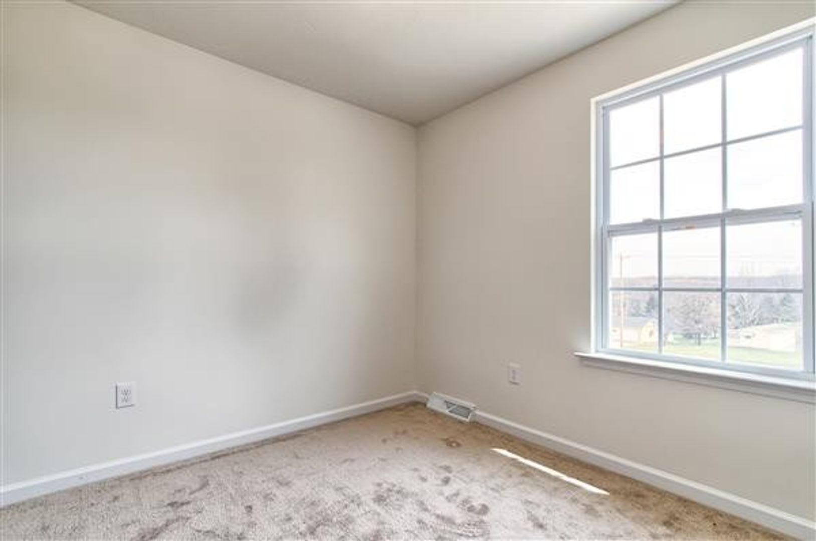 Coming Soon! Beautiful 3-Bedroom Townhome in York, PA – photo 2
