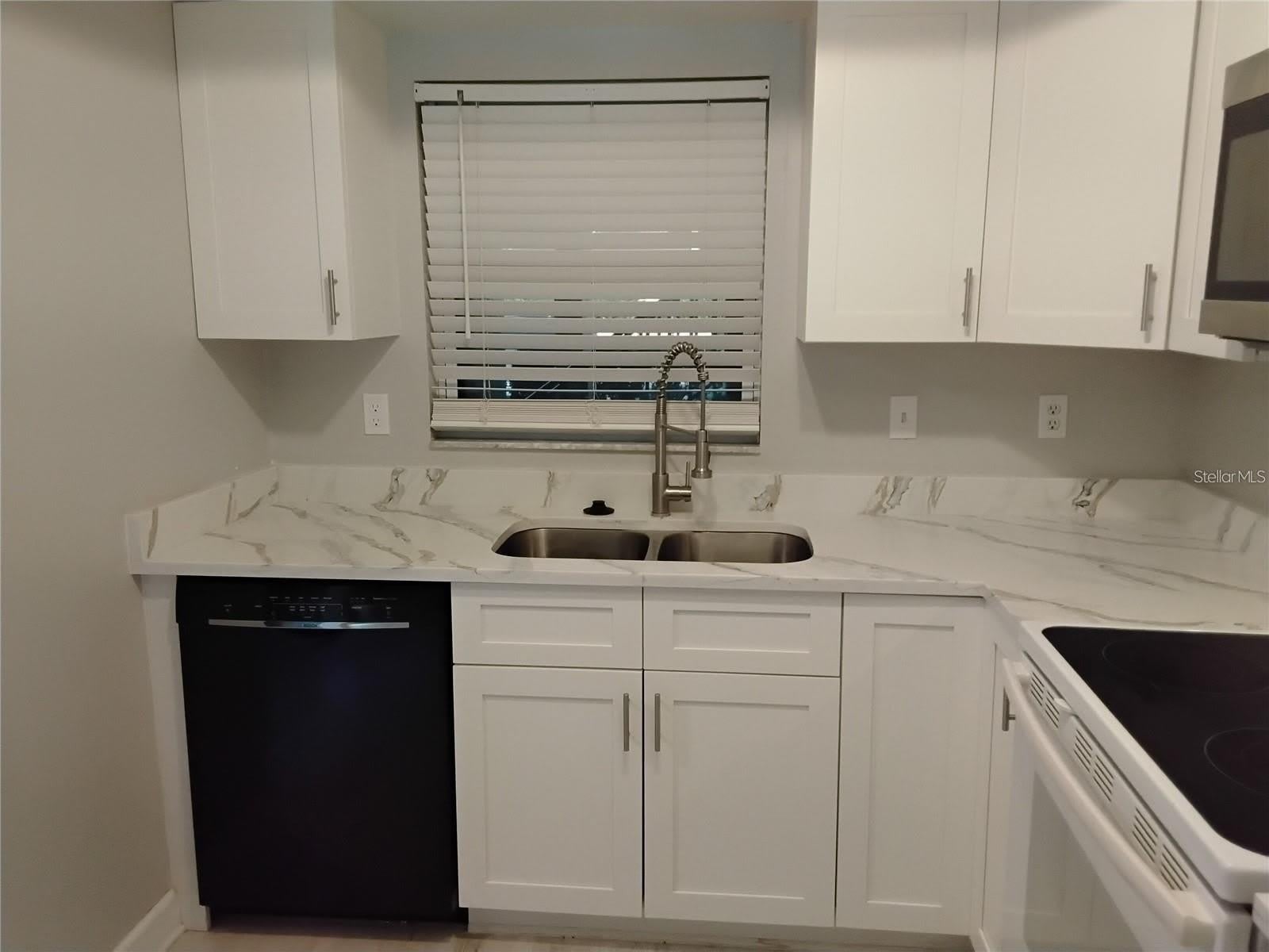 1100 E BAY Drive – photo 4