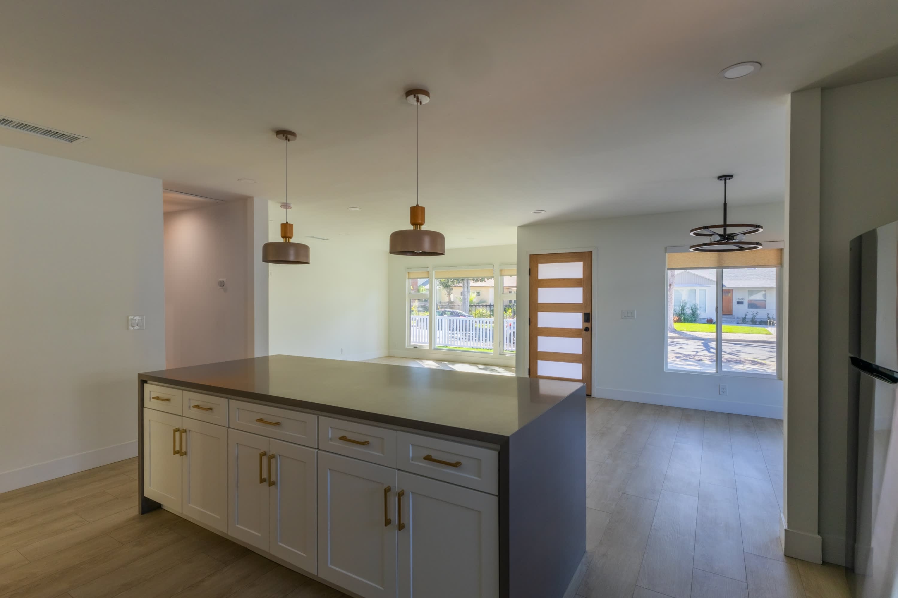 17601 Hamlin Street – photo 4