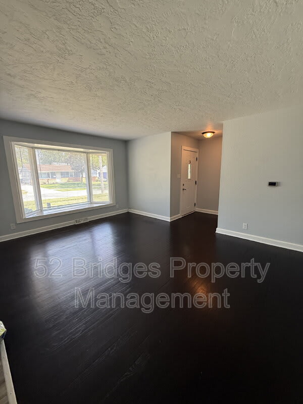 2904 E 40th Ct – photo 4