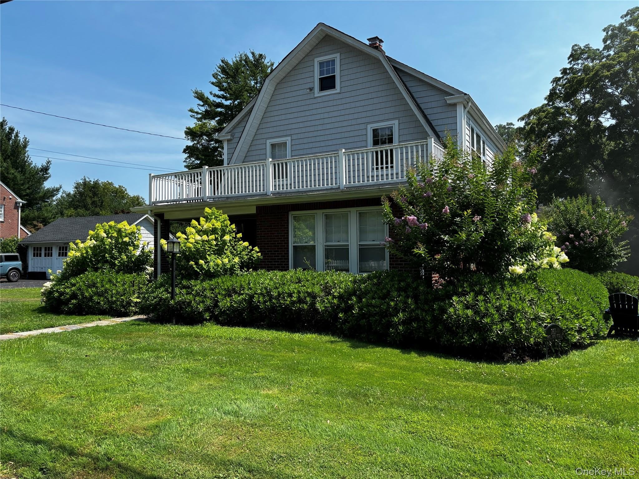 160 W Neck Road – photo 1