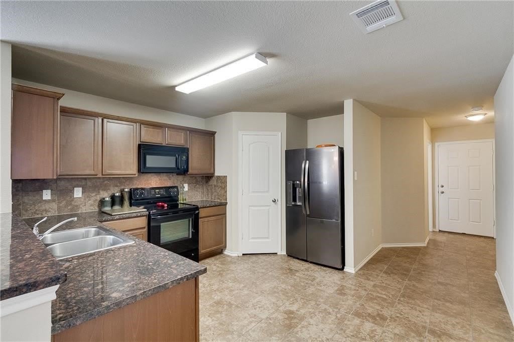 1212 Roman Drive – photo 3