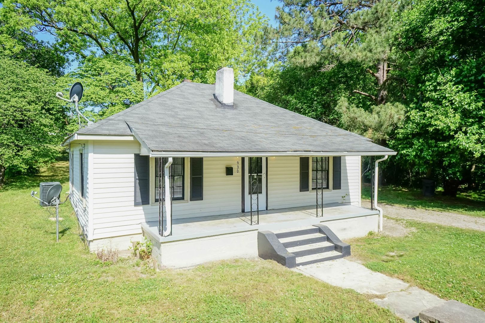 Beautiful Three Bedroom Home! – photo 1
