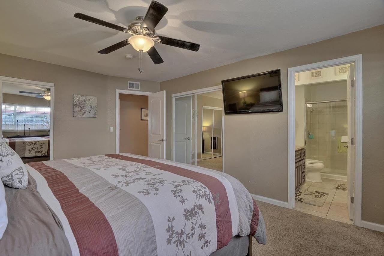561 Hyde Park Dr – photo 3