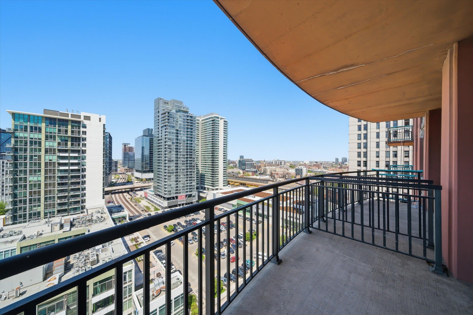 330 N Jefferson Street – photo 4
