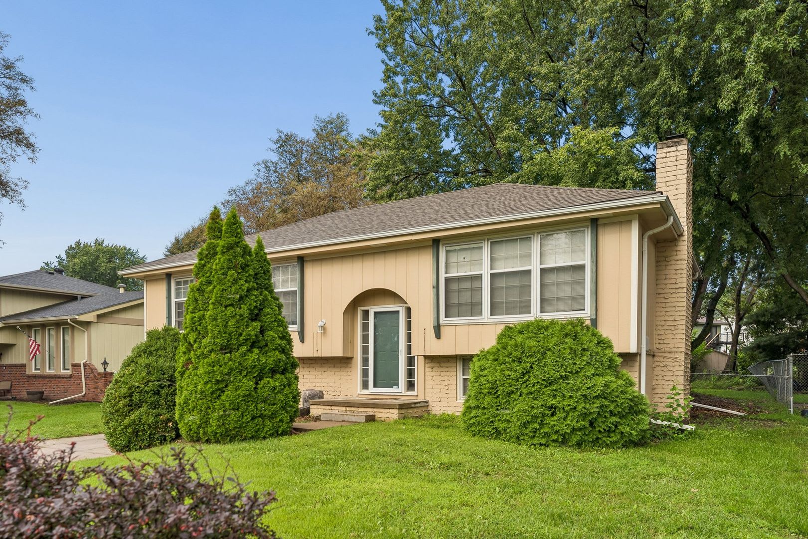Fantastic Central Omaha 3-bed, 2.5-bath Home – photo 2