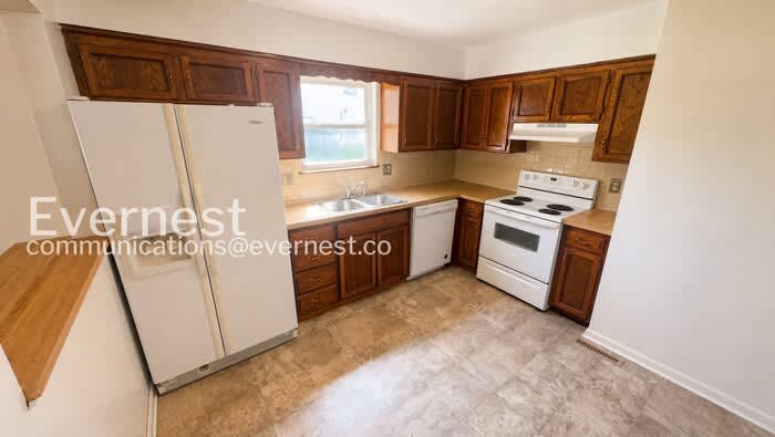 1311 East 123rd Terrace – photo 3