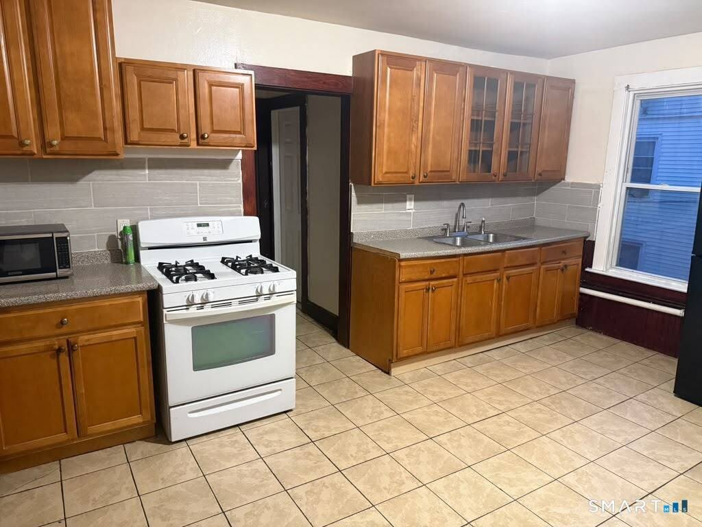 727 East Street – photo 3
