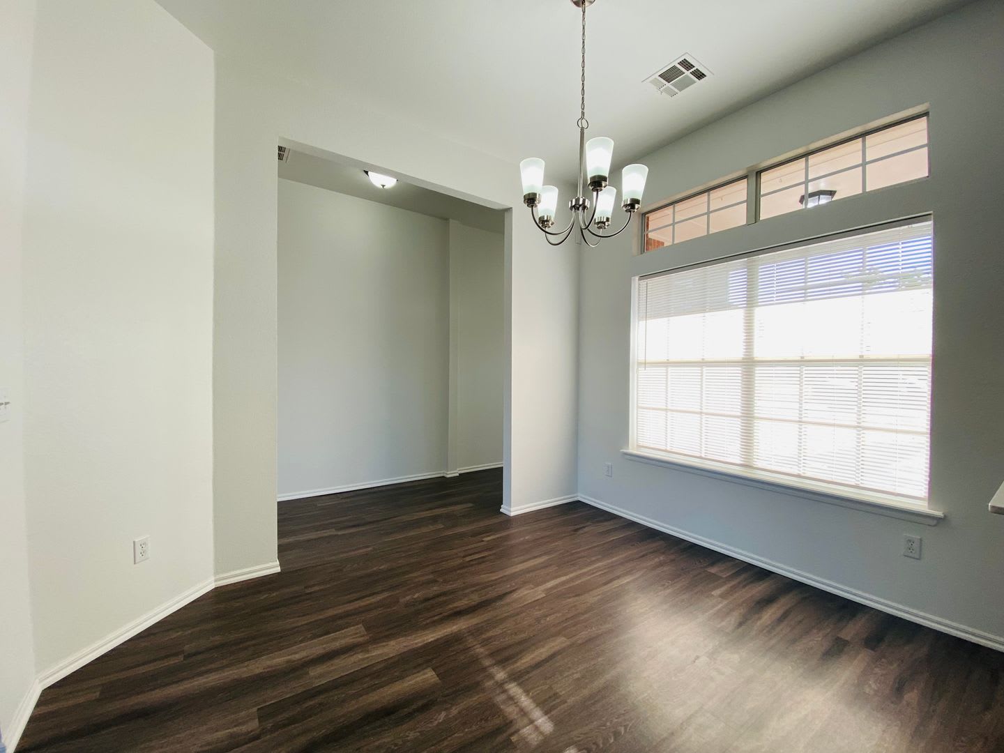 Freshly remodeled, 4 bed, 2 bath house in Mustang – photo 5