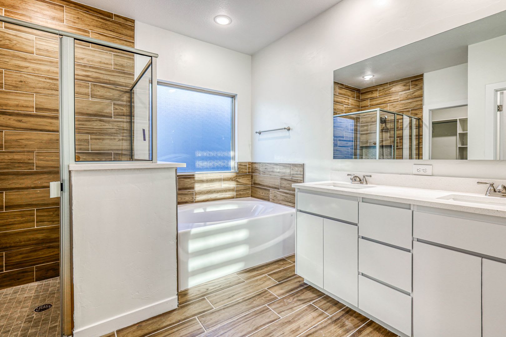 Beautiful East Side House 4 Bed 2 5 Baths Part Of The Overlook Casa Club That Includes Swimming Pool Gym Tennis Court Pickleball Courts – photo 5