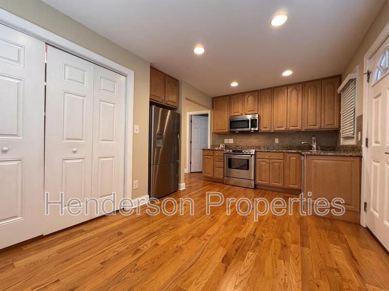712 Hunter St – photo 2