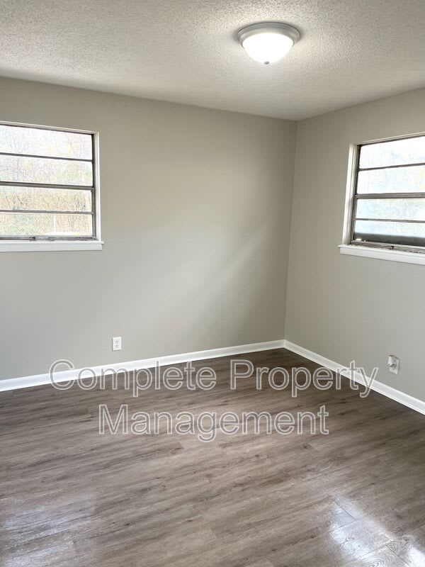 1108 Hall Street – photo 4