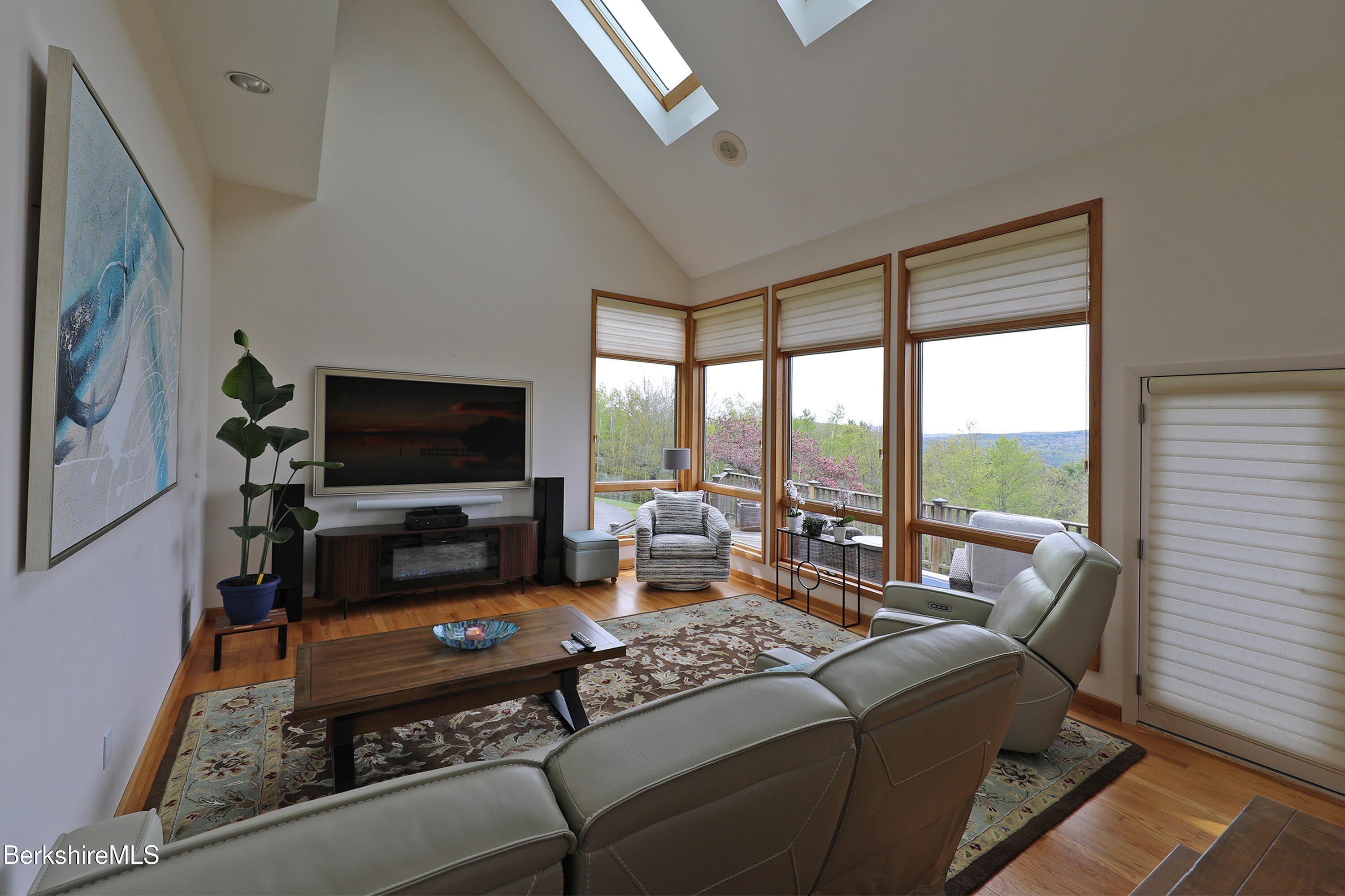 126 Temple Rd – photo 2