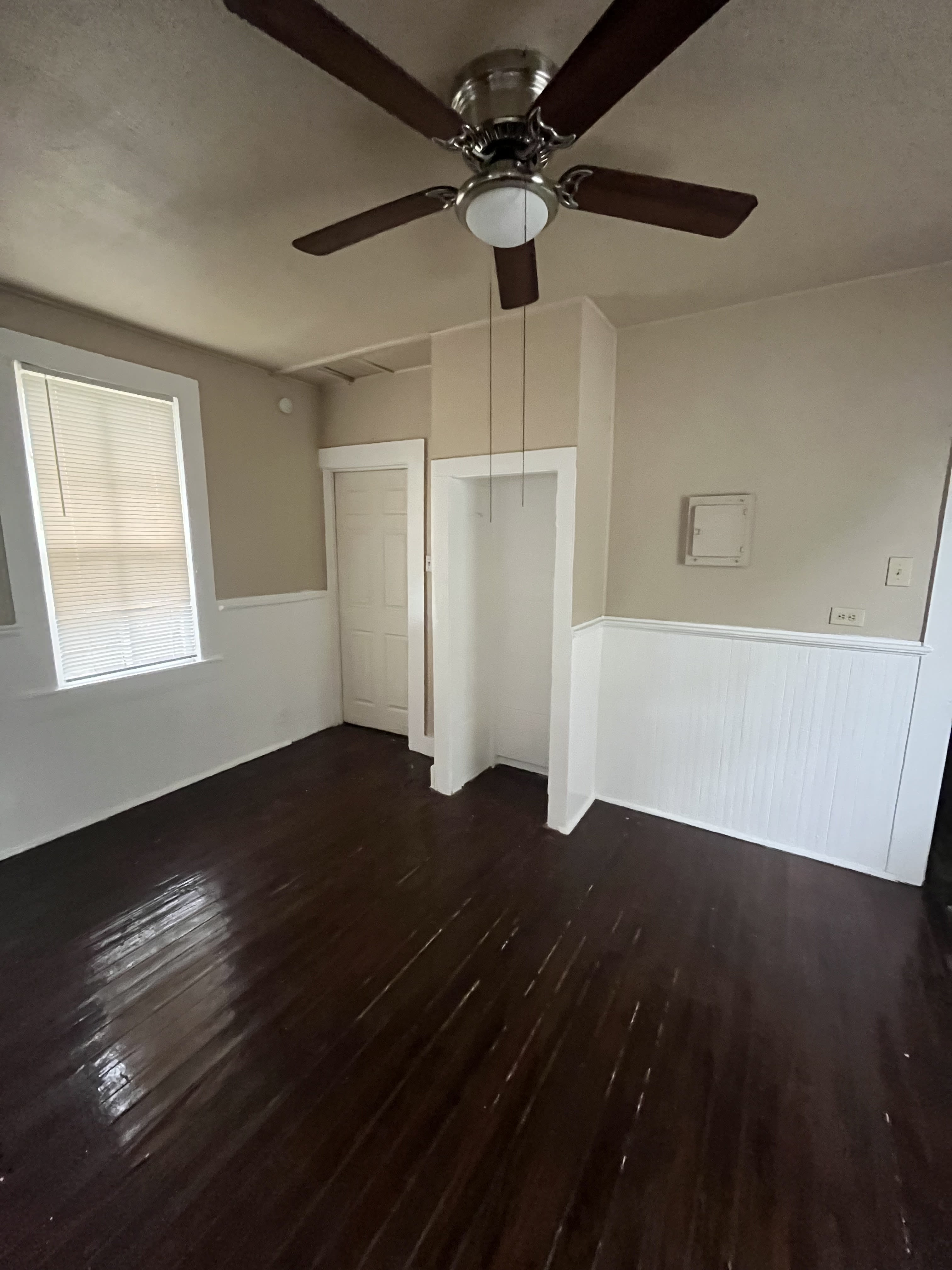 307 E Lambert St – photo 4