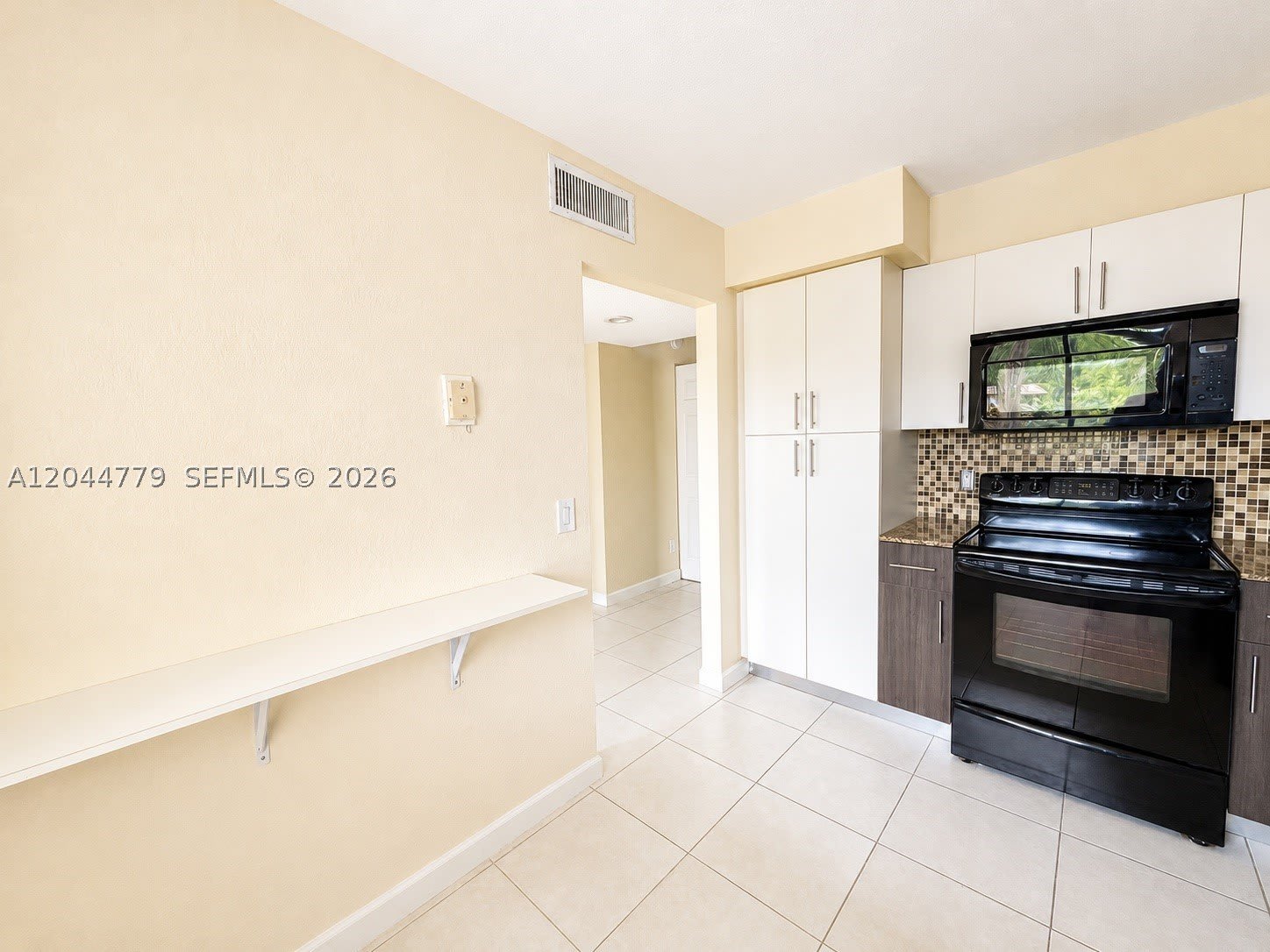405 LAKEVIEW DR – photo 4