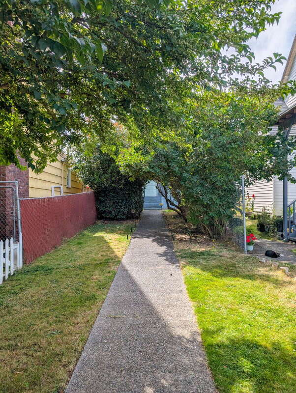 2218 Hoyt Avenue – photo 2
