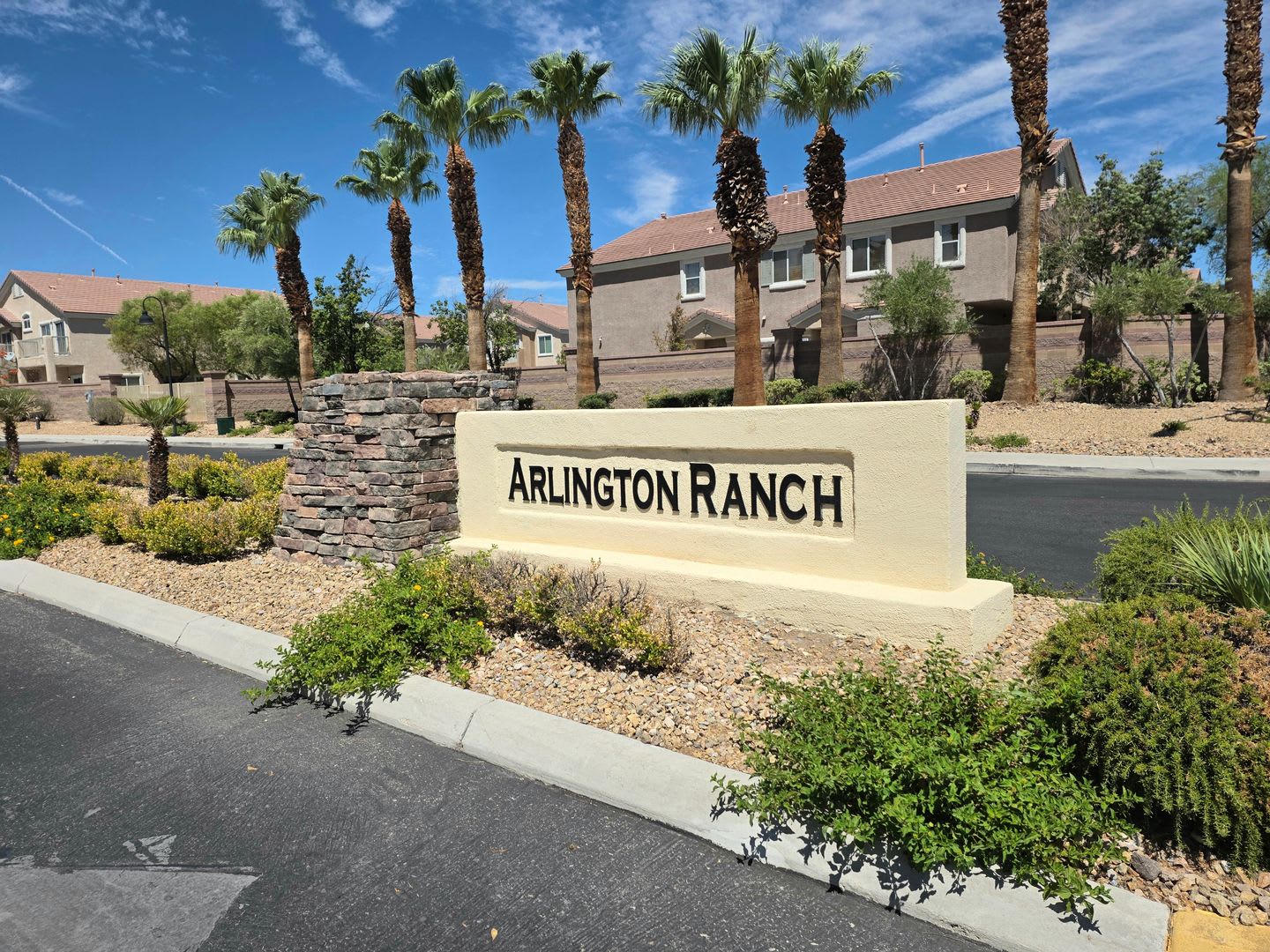 Beautiful 2 Bedroom Townhouse in Arlington Ranch – photo 2