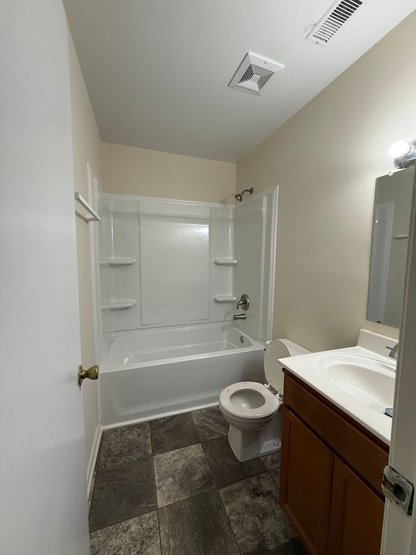Nice 2 Bedroom 1 Bath Duplex – photo 2