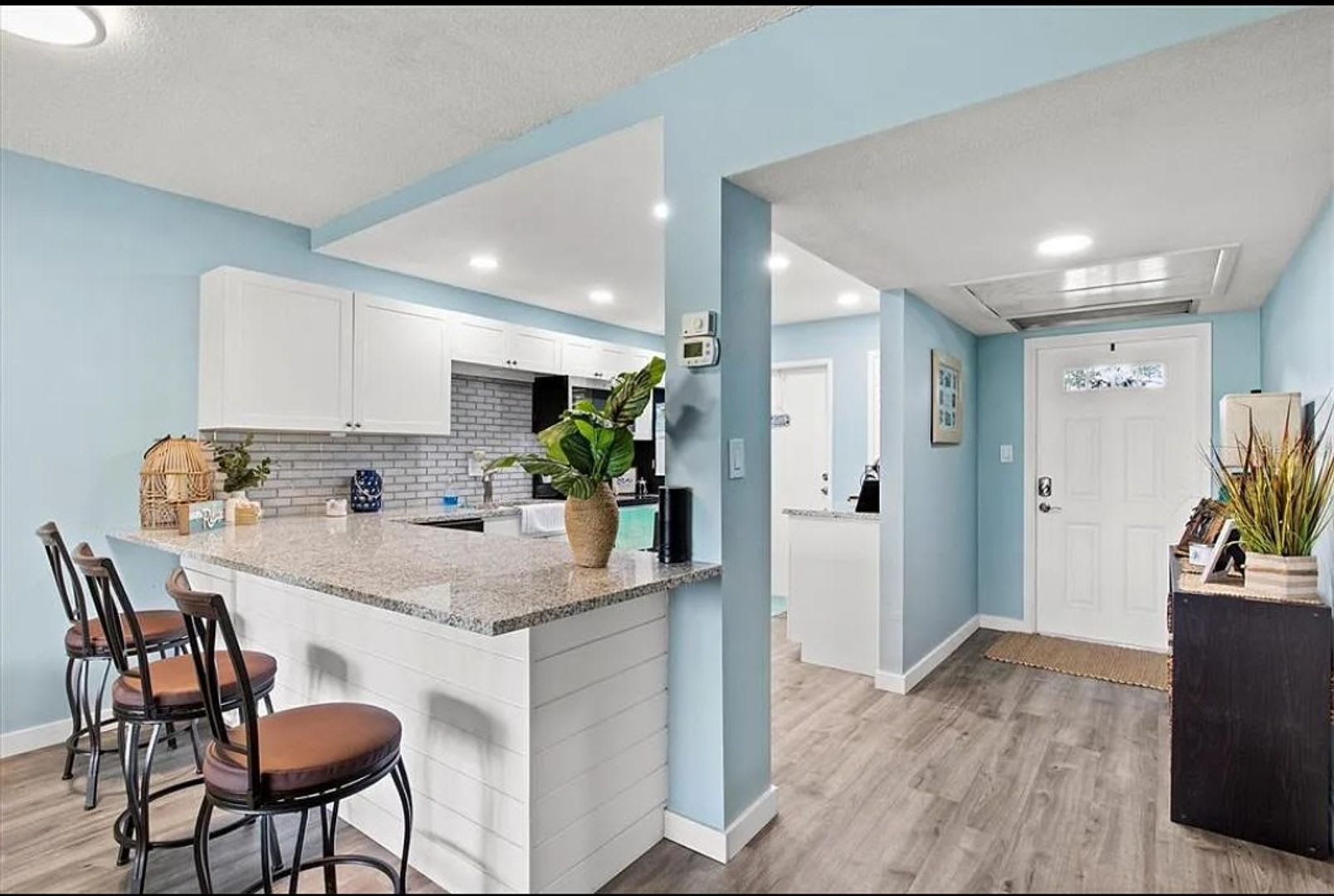 Annual OR Seasonal turnkey FURNISHED 2/2 ground floor condo with golf course and water views – photo 3