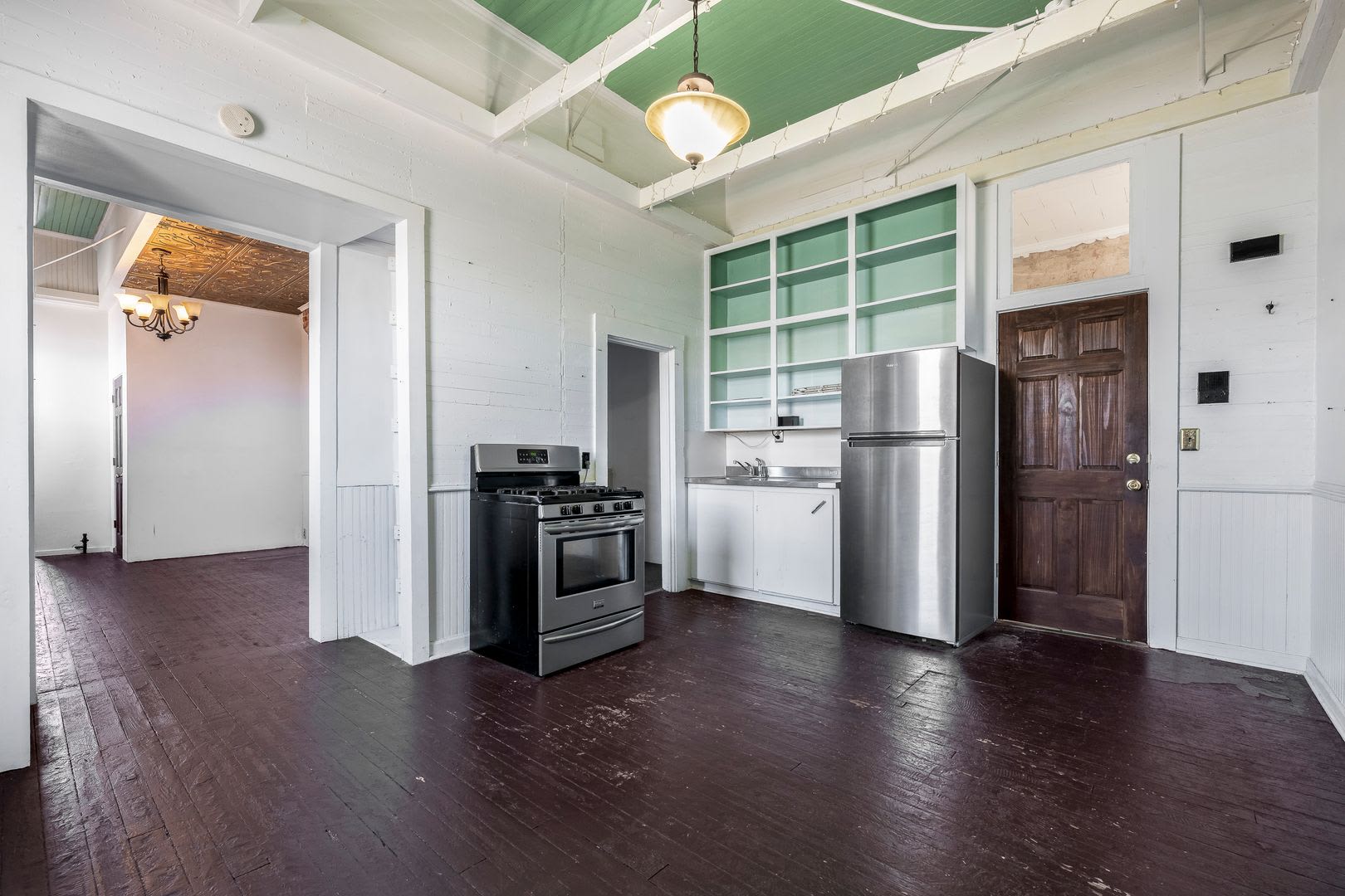 Historic 2-Bed, 2-Bath Apartment in Downtown Springdal – photo 5