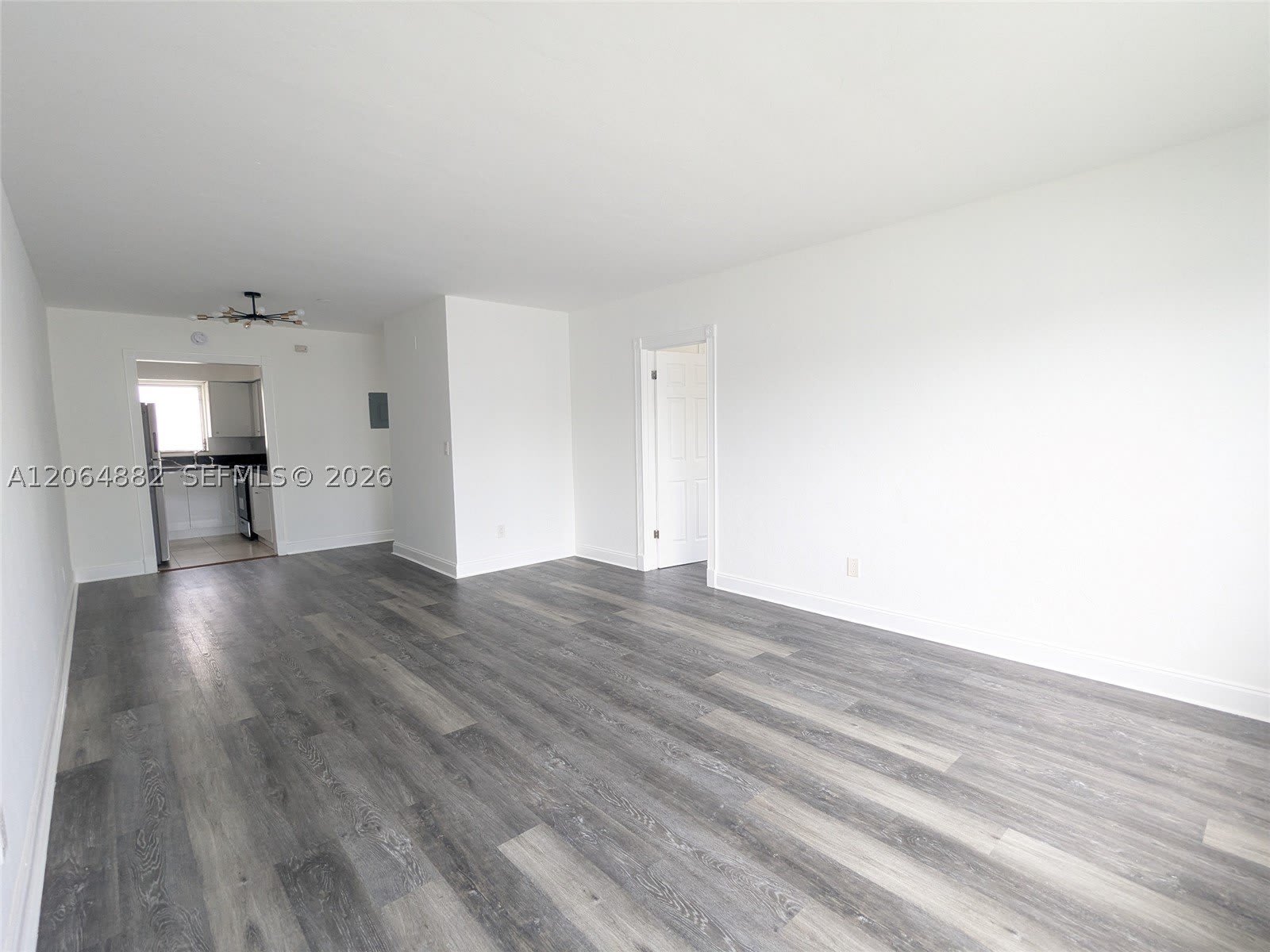 7805 Crespi Blvd – photo 3