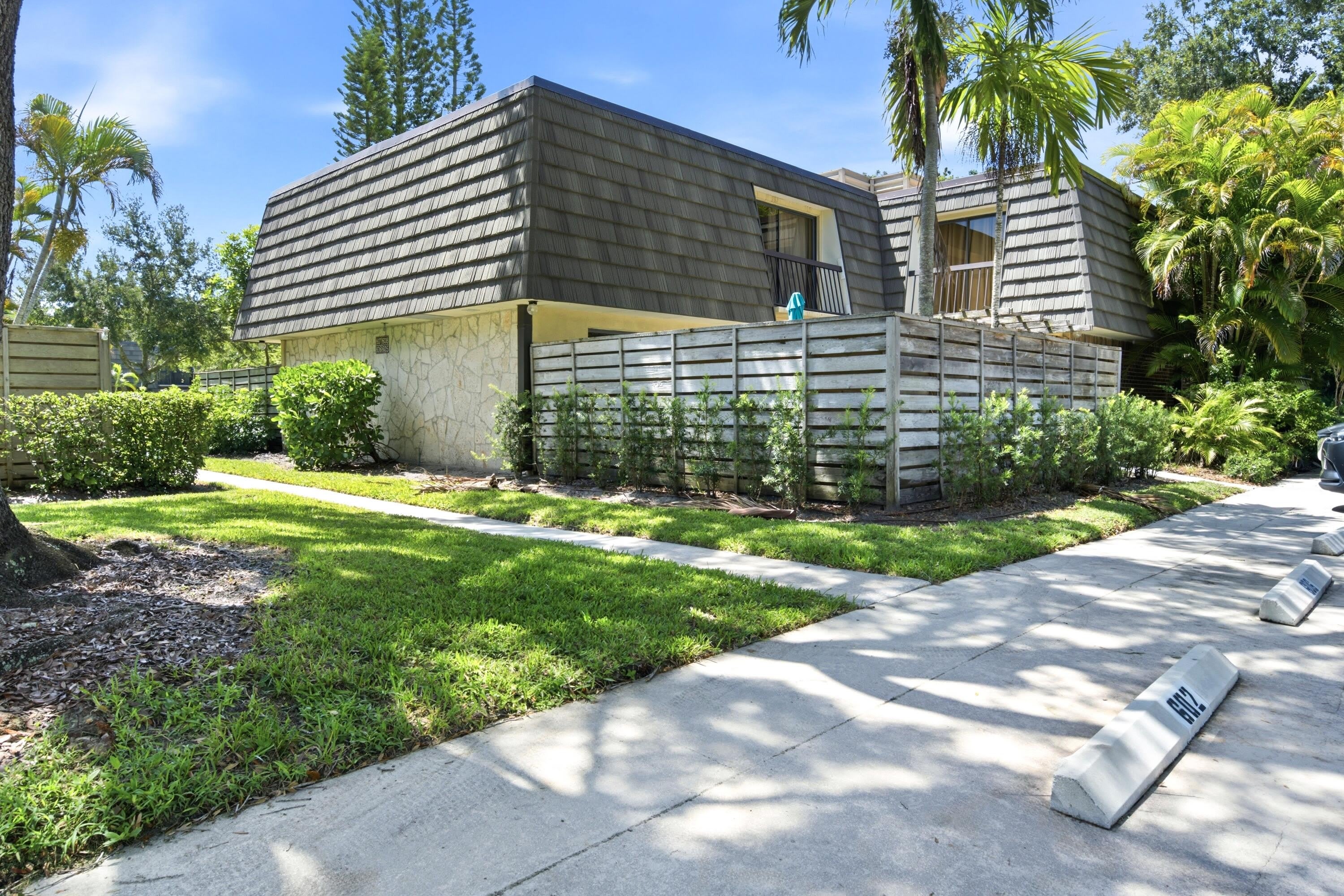 605 6TH Terrace – photo 2