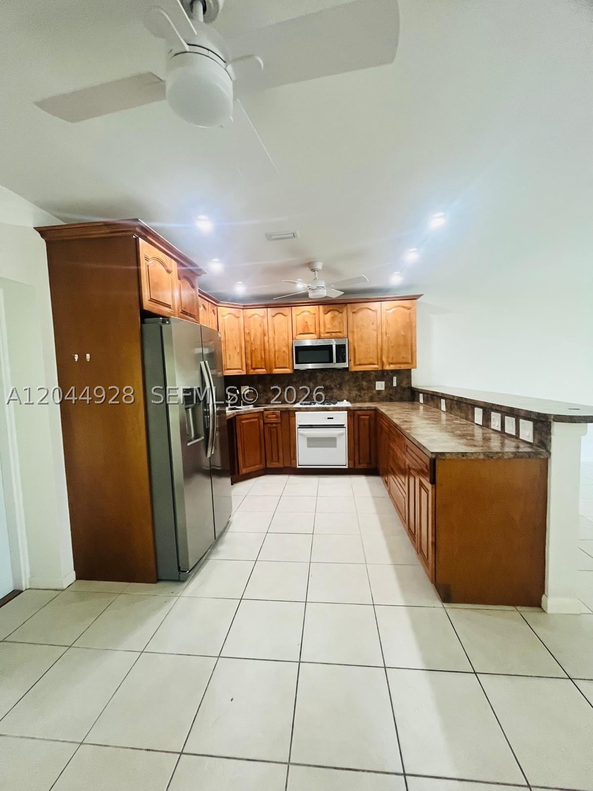 1061 NE 26th Ave – photo 4
