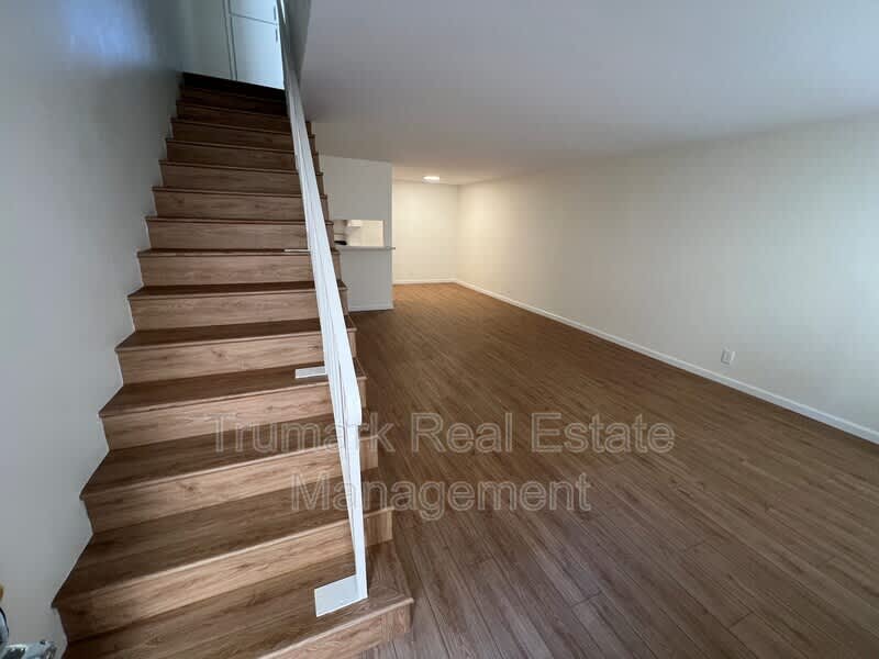 2713 Montrose Ave – photo 5