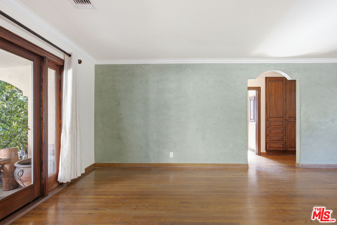 13800 Erwin Street – photo 4