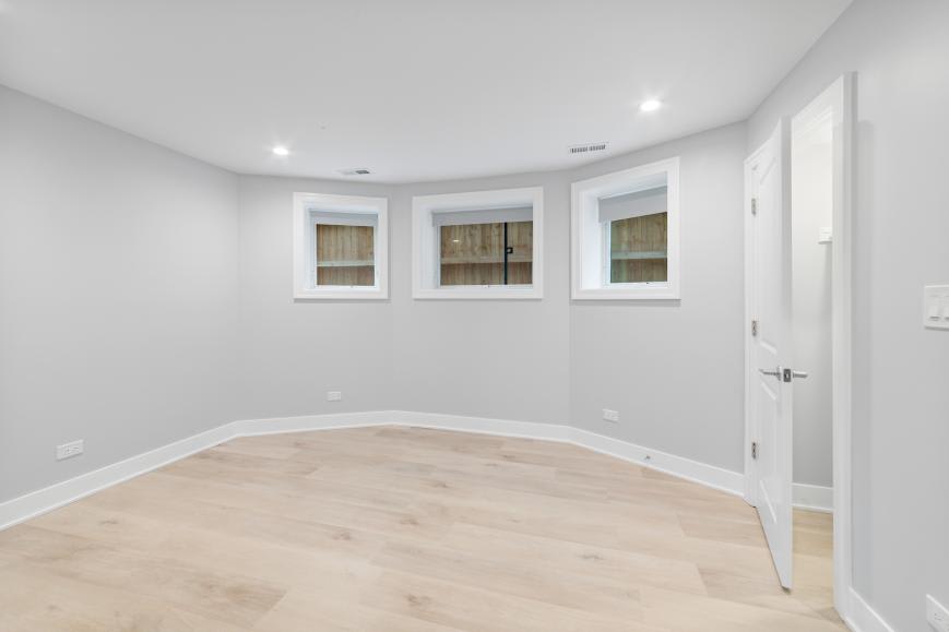 935 West Winona – photo 2
