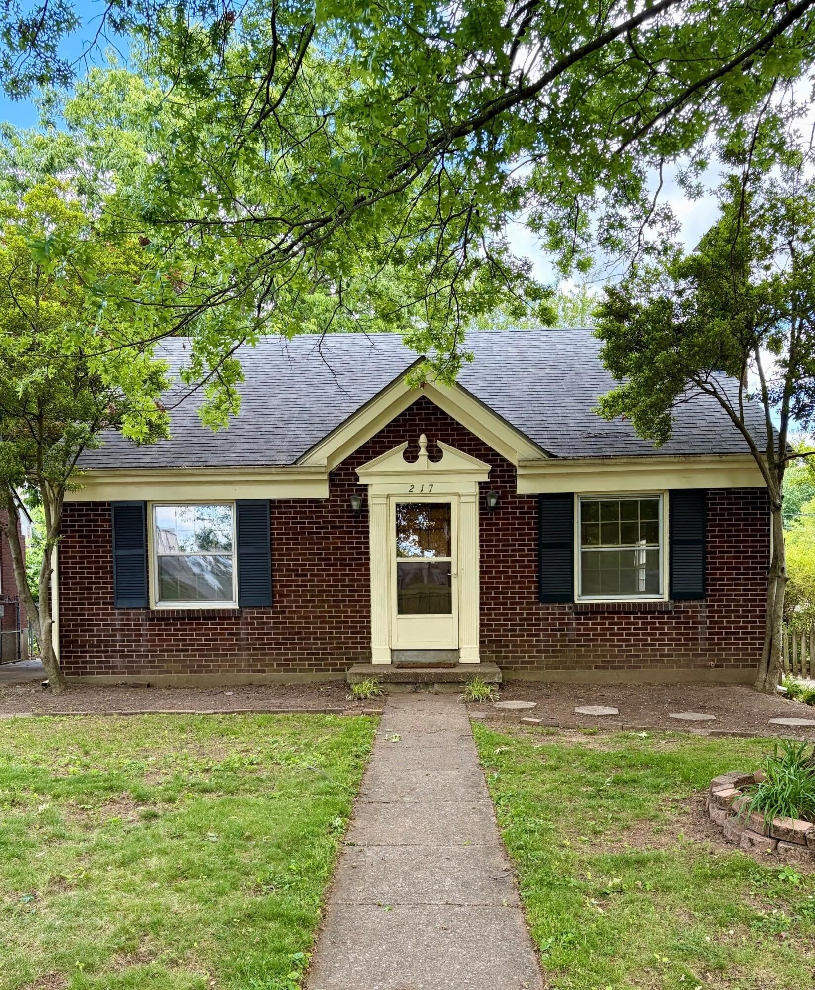 217 Romany Road – photo 1