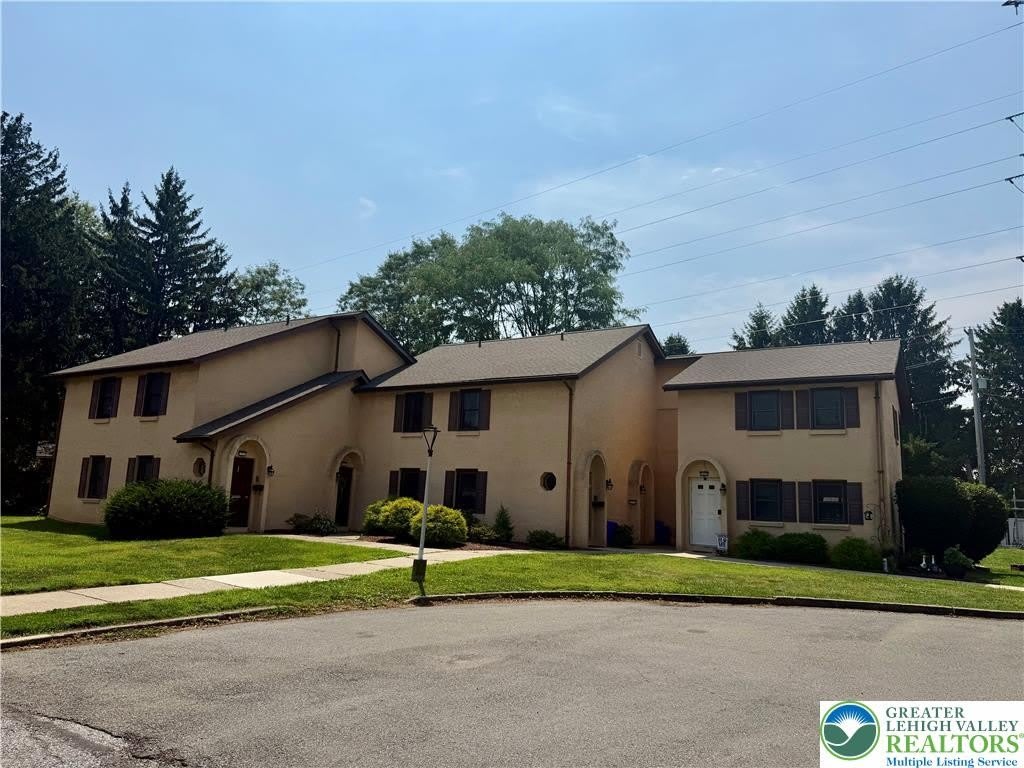 2402 Woodstock Dr – photo 1