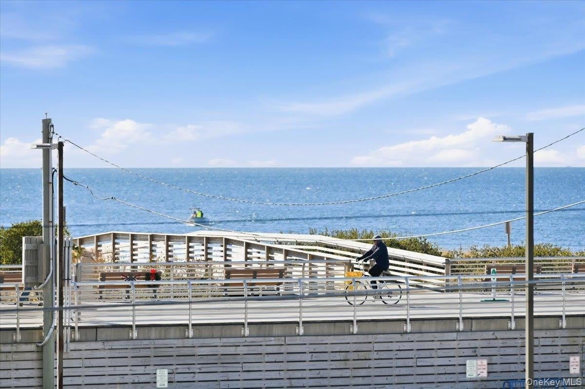 475 W Broadway – photo 3