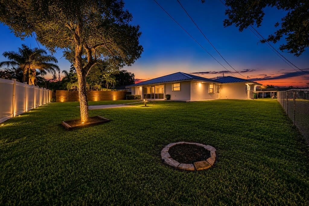 651 SE DEGAN Drive – photo 3