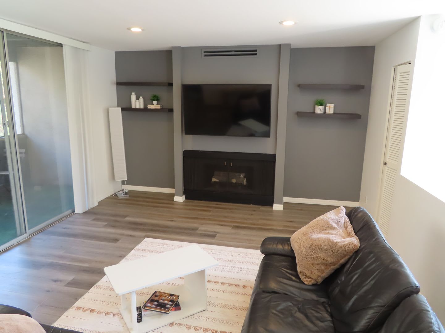 Partially Furnished Two Bedroom Condo In College Area – photo 3