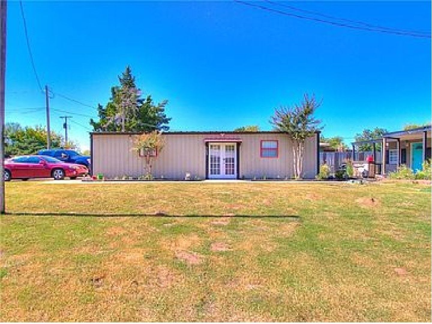 Cute, industrial-modern, and conveniently located!! – photo 2