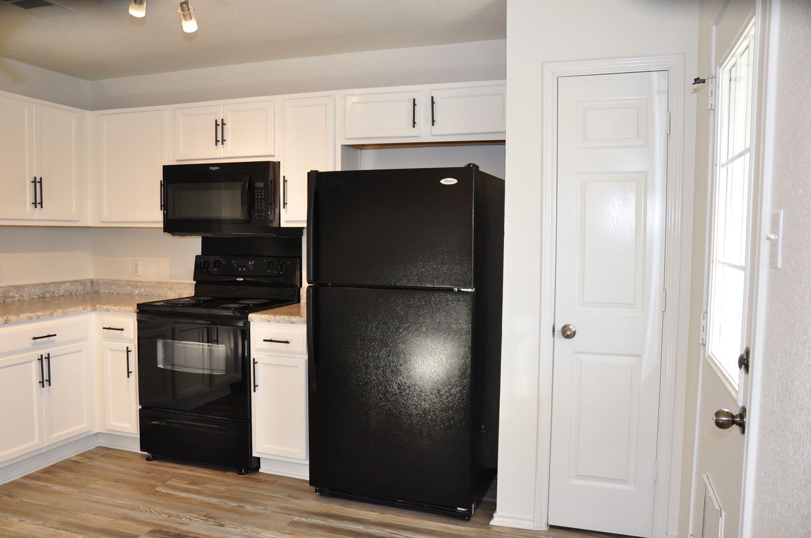 3 Bedroom 2 5 Bath In Hutto Square – photo 4