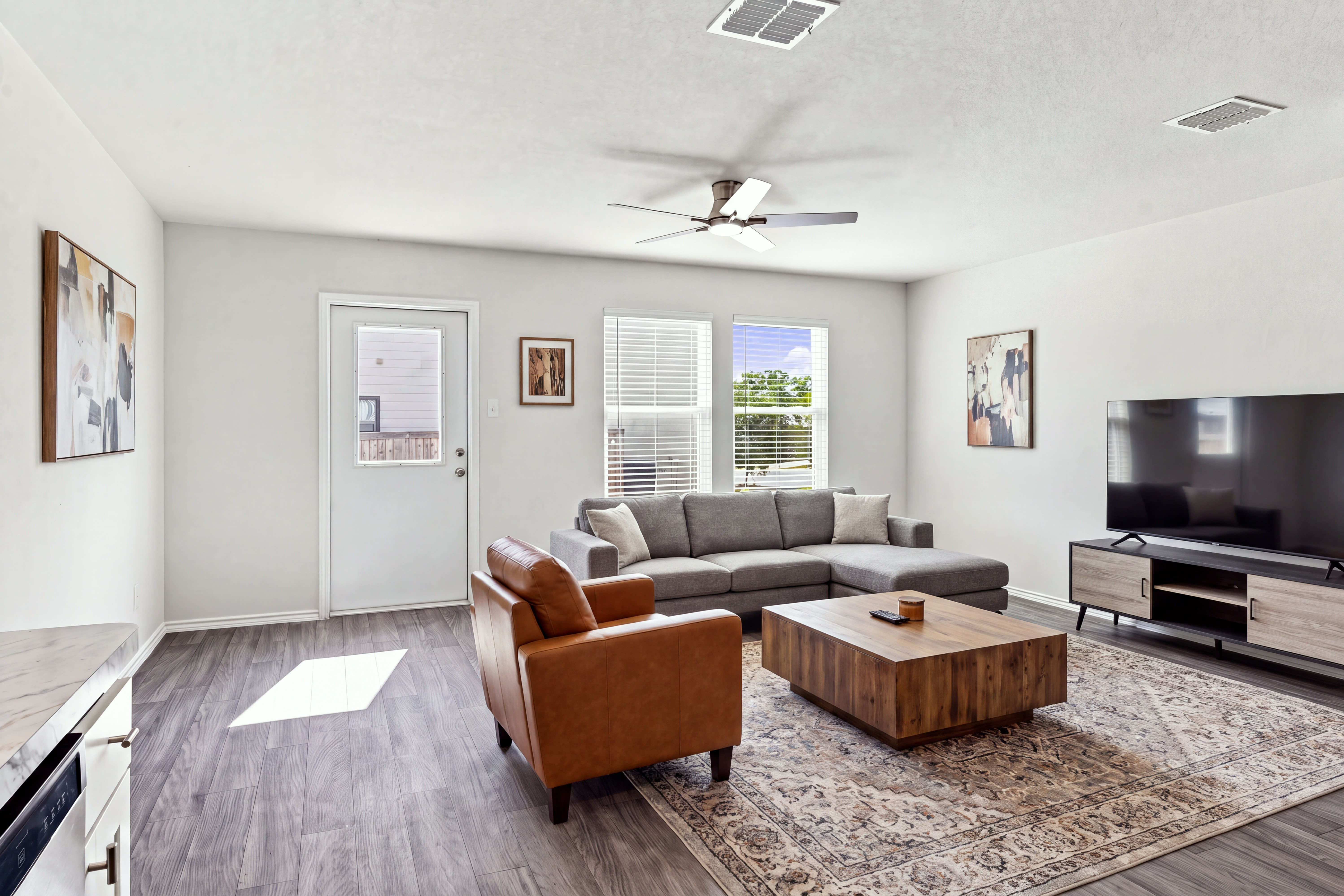 3362 Northwestern Dr – photo 2