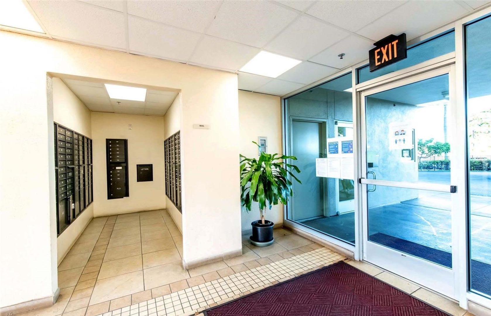 2 Bed / 1 Bath / 1 Parking in Plantation Town Apartments in Waipahu – photo 3