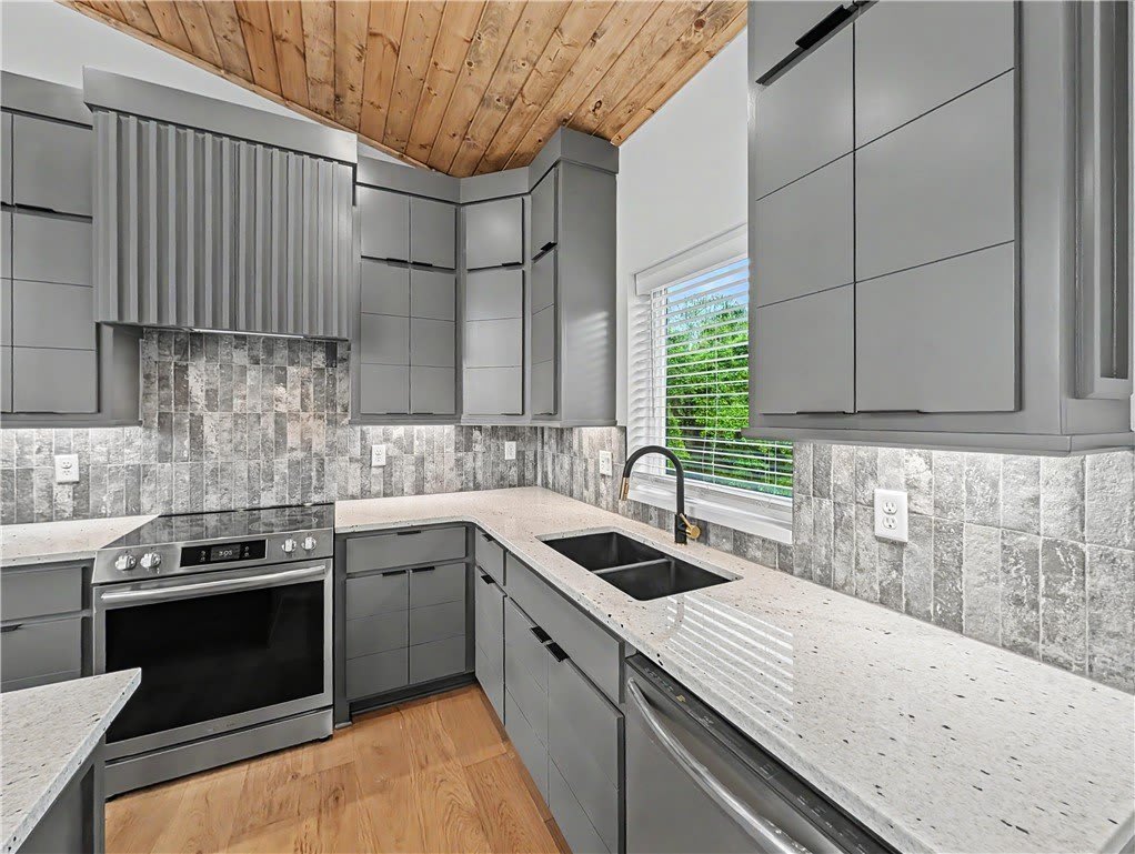 6 Francis Drive – photo 5
