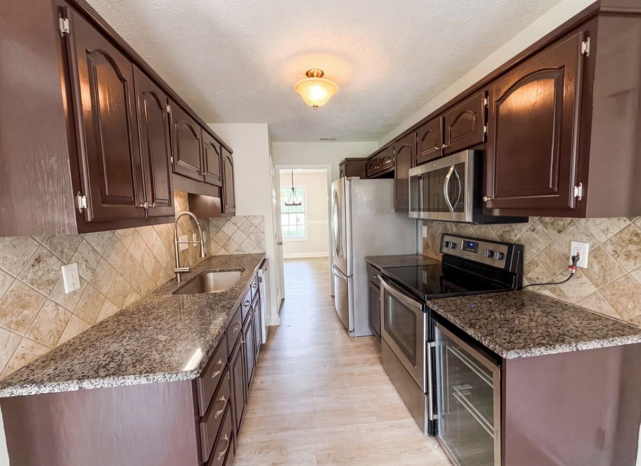 444 Northwoods Dr – photo 2