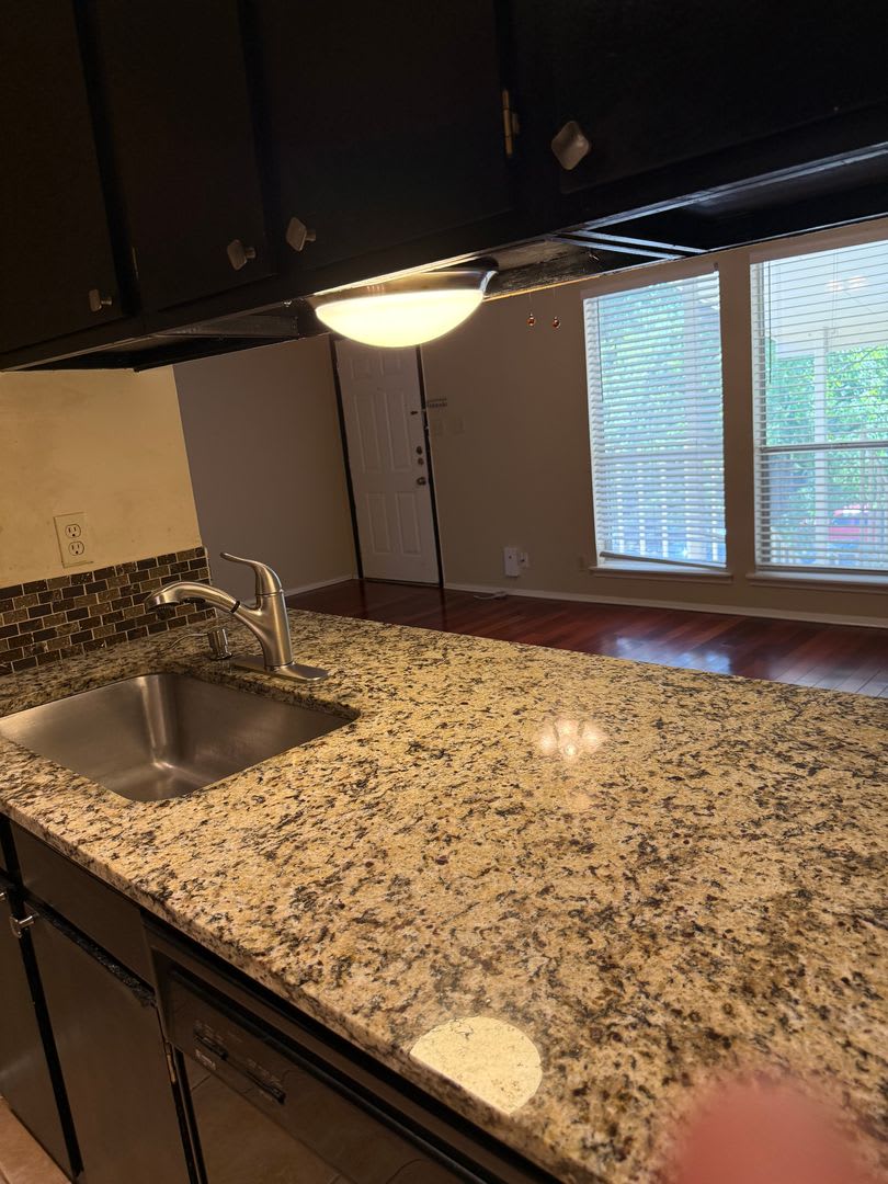 HUGE HYDE PARK 1 BEDROOM – photo 3
