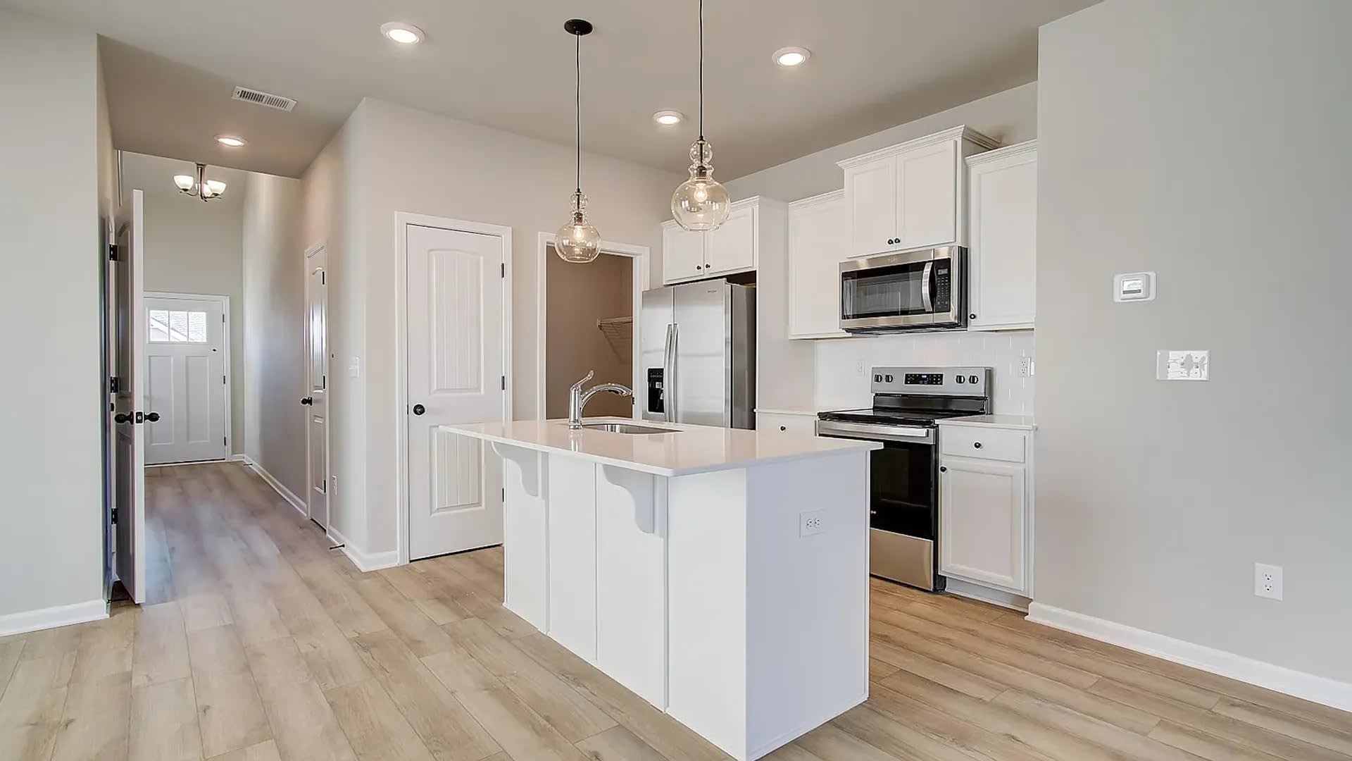 Custom Built 3 Bedroom Home With Bonus Area!!!! – photo 4