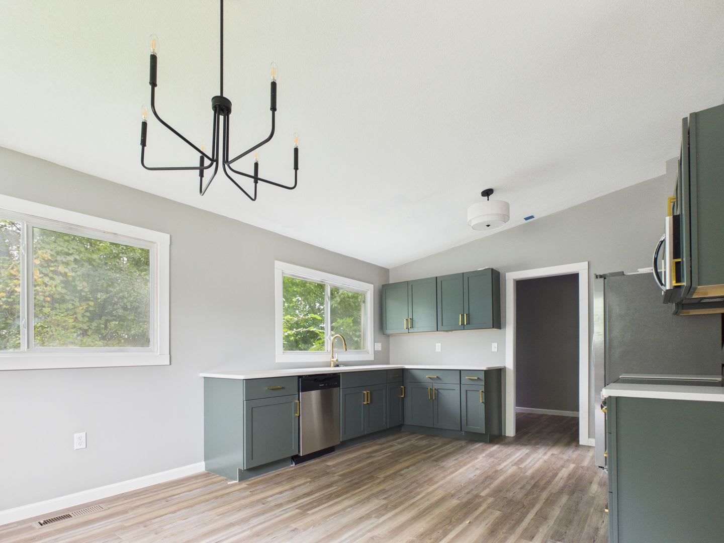 808 E Clark St – photo 5