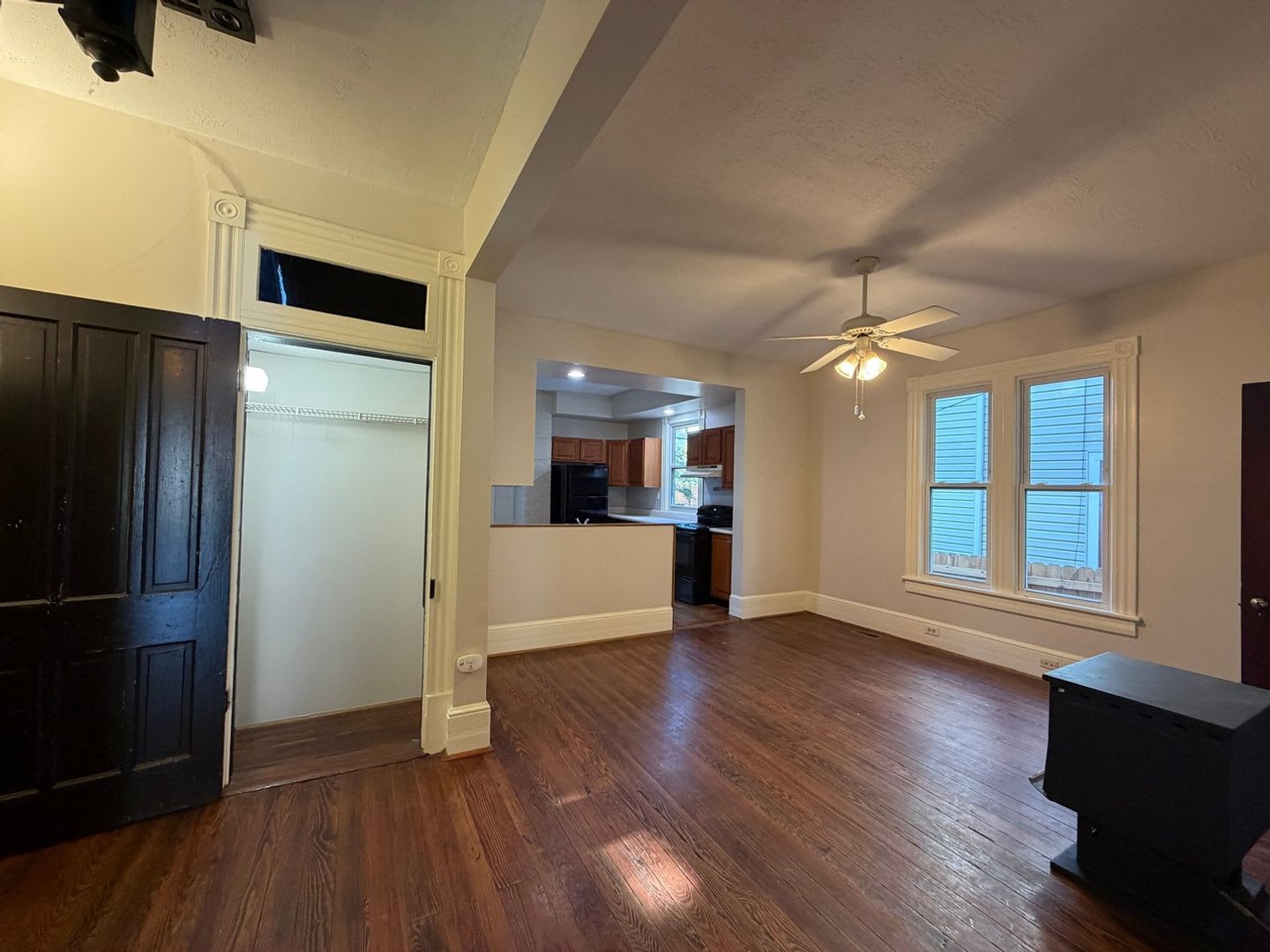Charming 3 BR home with Garage, Convenient Location! – photo 5