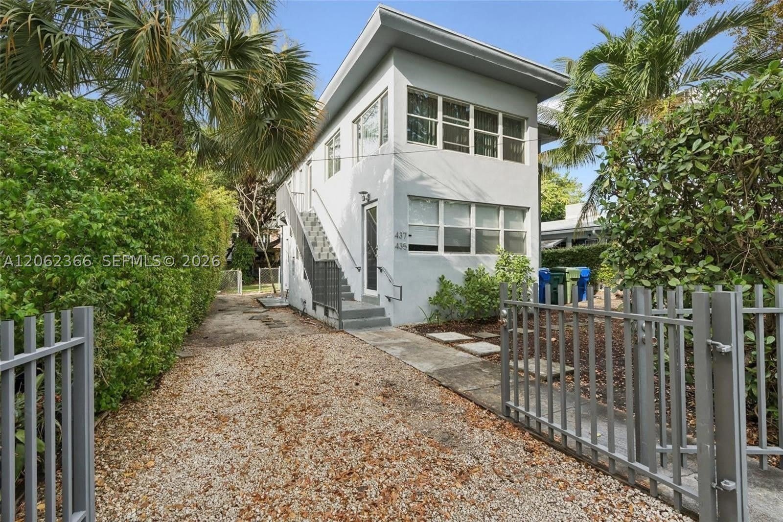 437 Ne 69Th St – photo 2