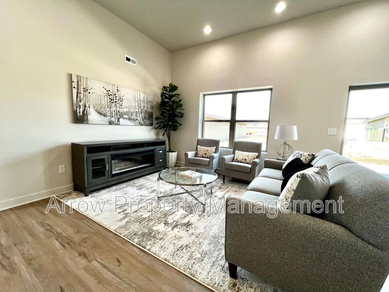 1161 North Claude Road – photo 4