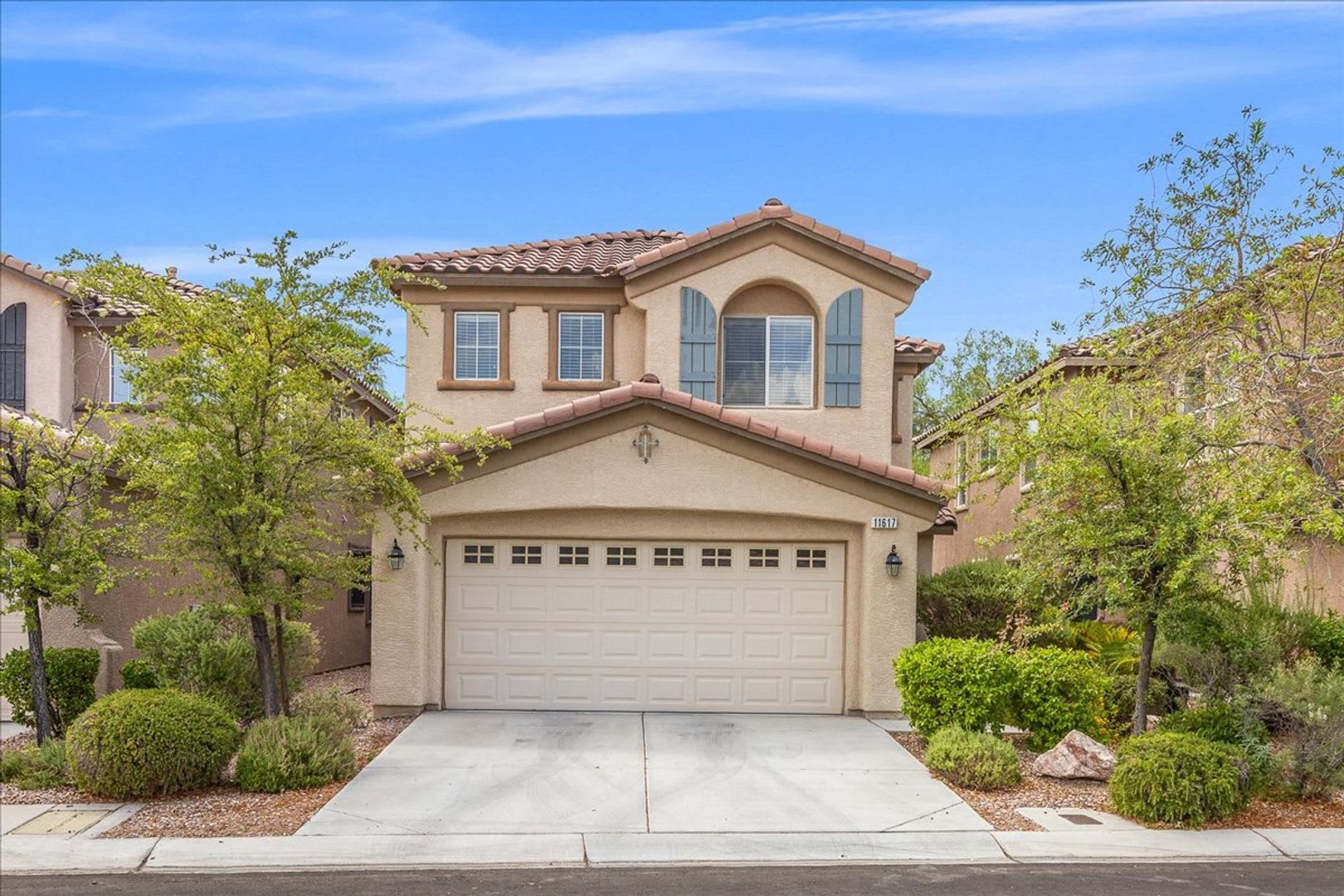 Exceptional Summerlin 4-Bedroom Residence with Spacious Living & Entertaining Areas – photo 2