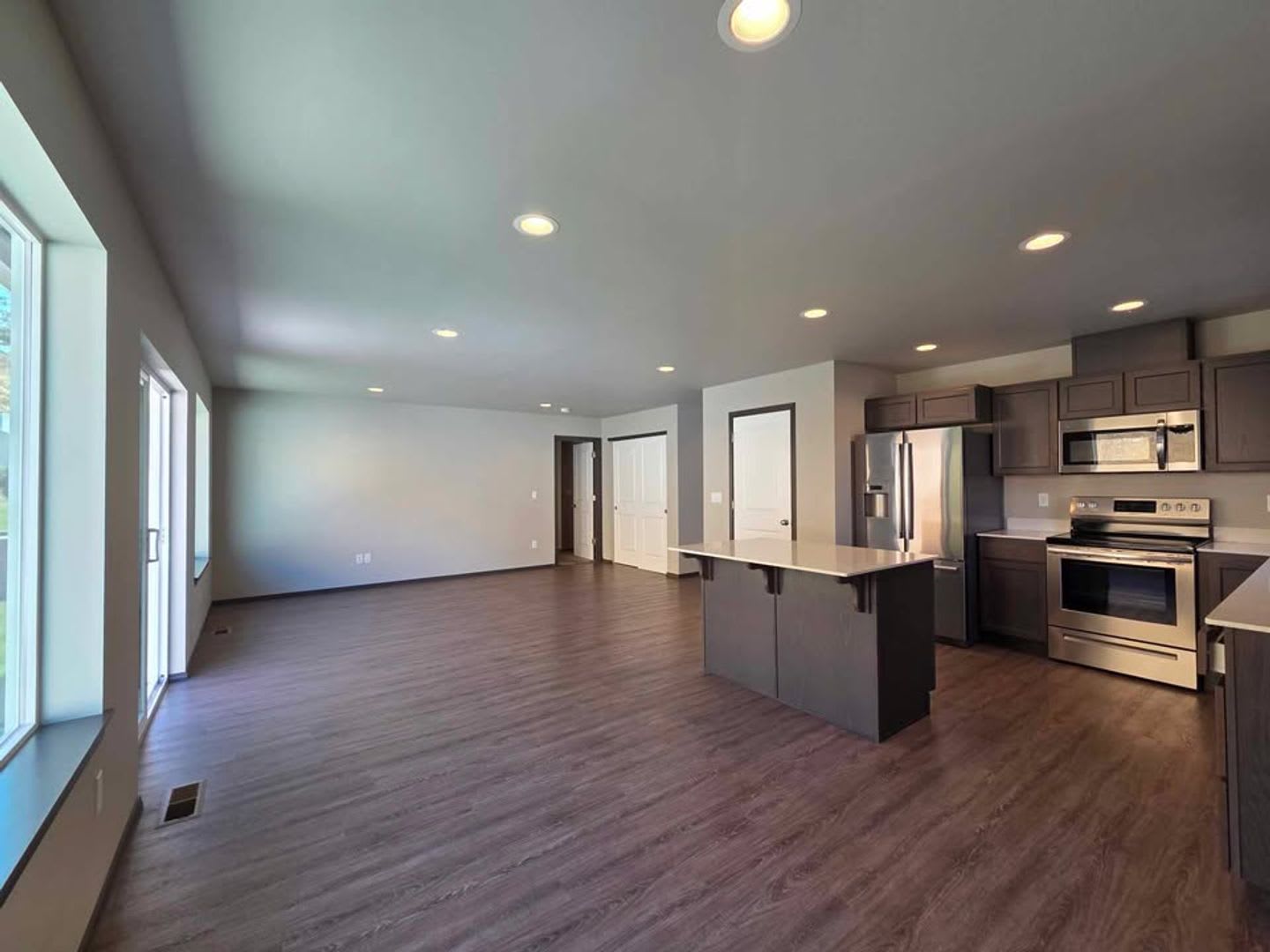 Gorgeous, 3 Bed, 2 Bath HOUSE in Coveted East Wenatchee! – photo 2